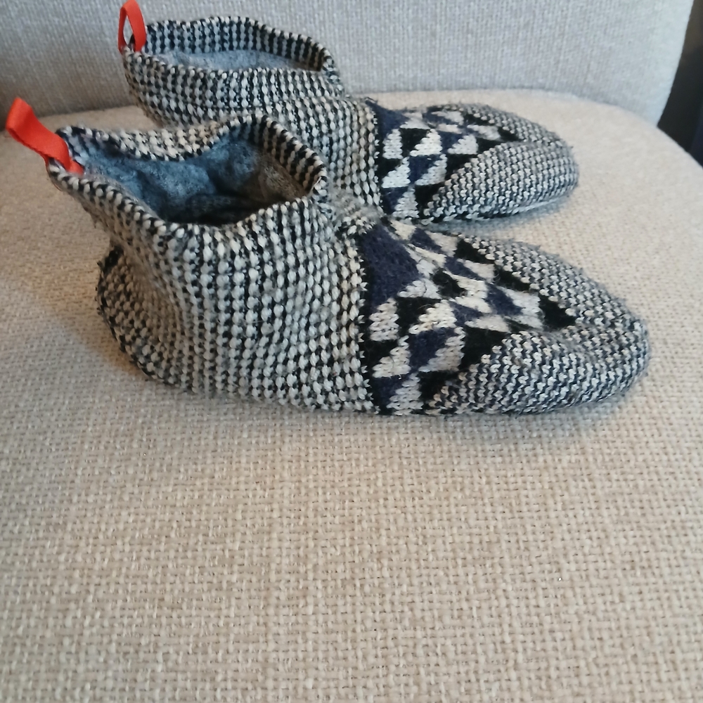 Bombas Women's Black and Gray  Knit Grip Slippers Socks Size M